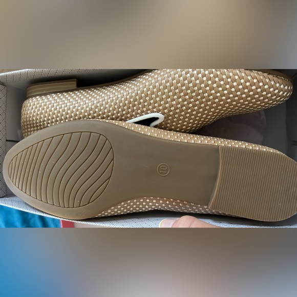 Women’s Woven Loafers! - Picture 3 of 3